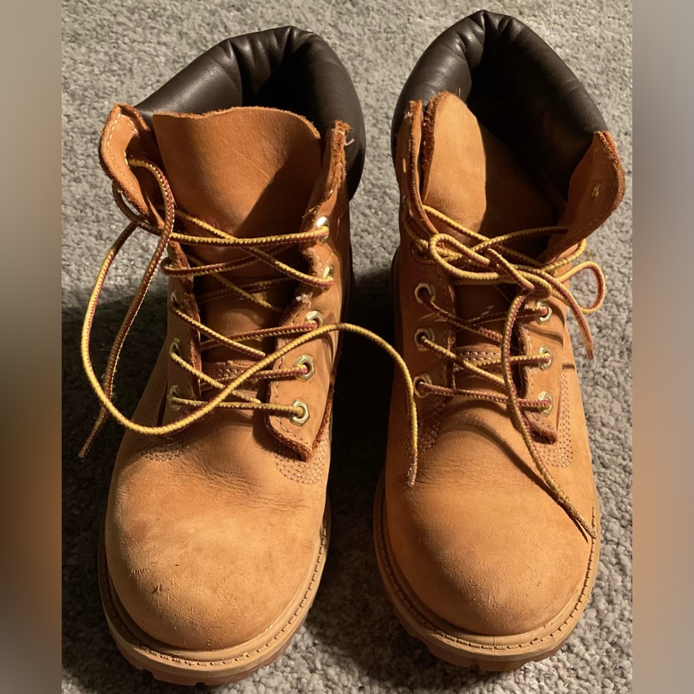 Junior Timberland- Premium 6-Inch Boot - Picture 2 of 4
